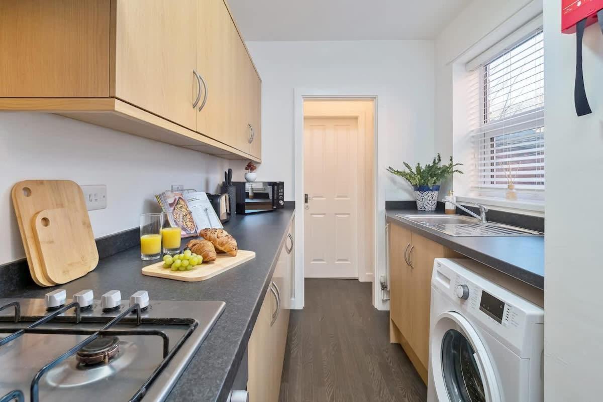 Nursery House By Truestays - 3 Bedroom House In Stoke-On-Trent Екстер'єр фото