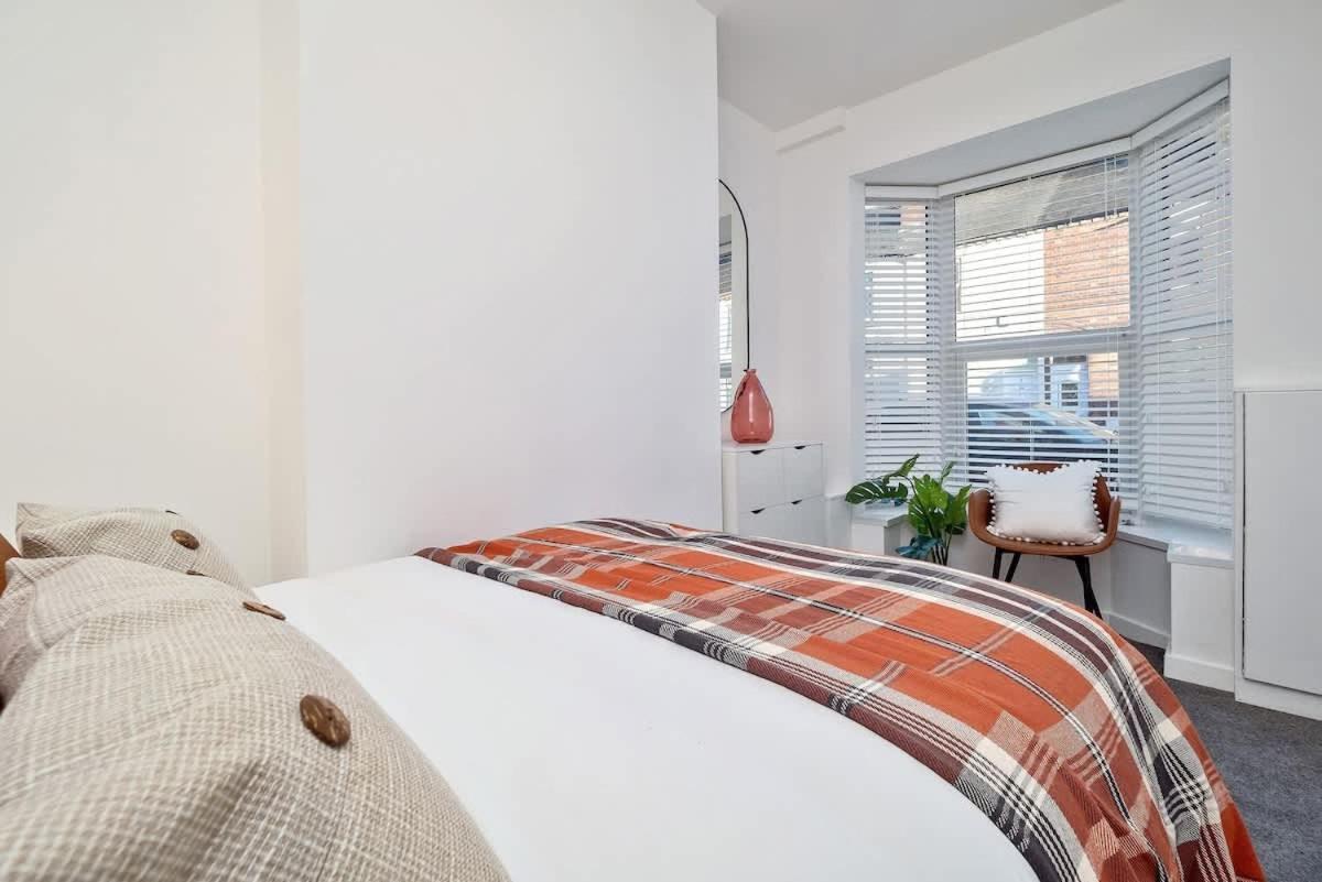 Nursery House By Truestays - 3 Bedroom House In Stoke-On-Trent Екстер'єр фото